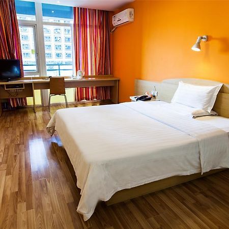 7Days Inn Qingdao Haiyunan Xinglong Road Room photo