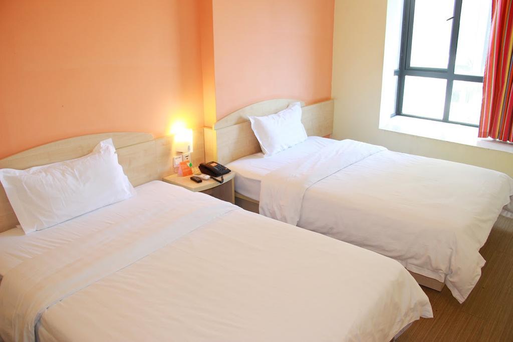 7Days Inn Qingdao Haiyunan Xinglong Road Room photo