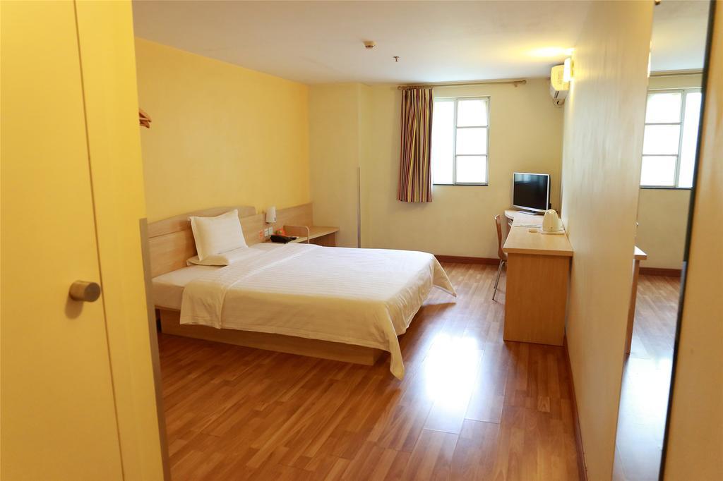 7Days Inn Qingdao Haiyunan Xinglong Road Room photo